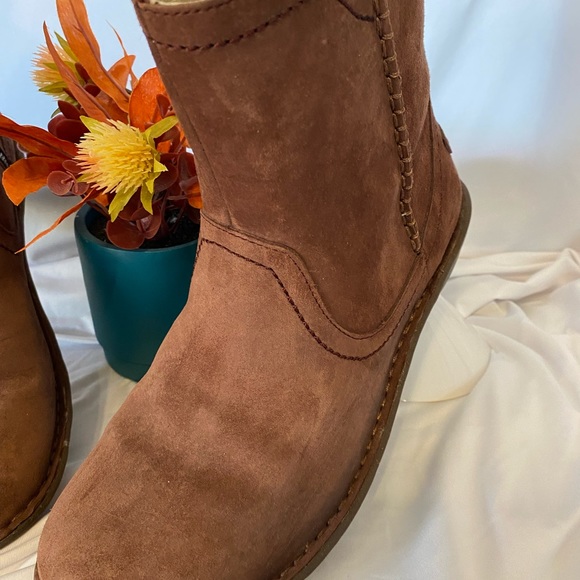 UGG SUEDE NEEVAH ANKLE BOOTS SN 1003421 Brown – size 9 - Picture 5 of 16